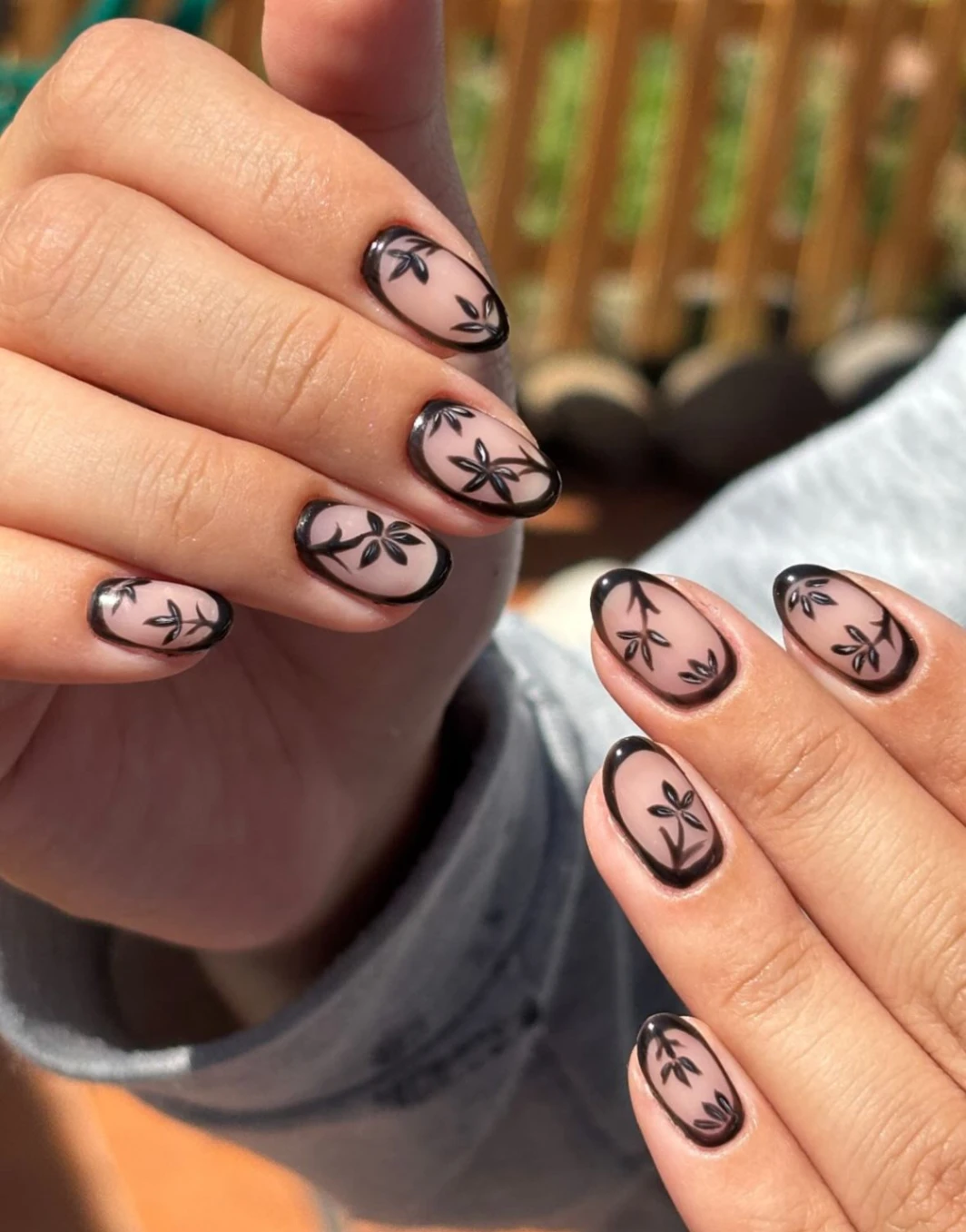 Floral noir